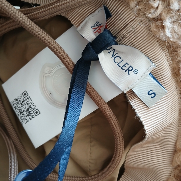 Moncler faux shearjng camel color hat with logo and neck ties - Picture 7 of 9